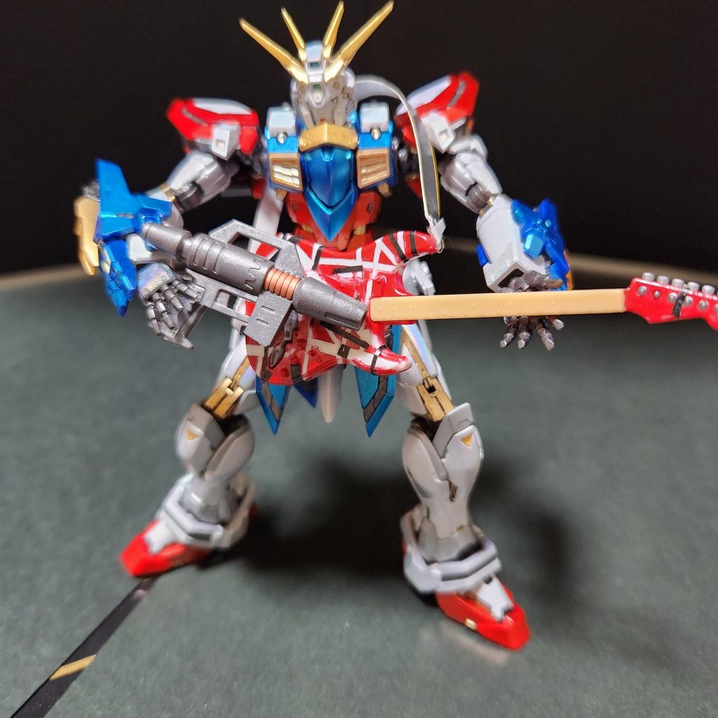 電動ドリル奏法も再現。スプレーガンだけど、