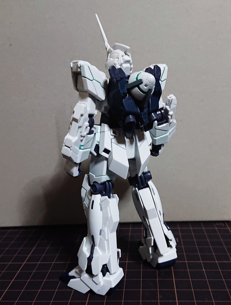 以下設定です。武装はGNバルカン、GNビームサーベルのみです。GNドライブとフルサイコフレーム搭載の試験機で本家ユニコーンと違いガンダムへの変身、またGNドライブによるトランザムもできない。GNドライブの影響か起動するとサイコフレームが常に緑に発光している。GNドライブ、フルサイコフレーム両搭載による恩恵は大きく、機体テストで高水準を叩き出した。しかし、戦闘テストにてパイロットに強制的にNTやイノベイターの感覚を与えることが発覚し、パイロットが適応できないと精神に影響を及ぼすことと、機体に適応するものが表れなかった為に戦闘テストをクリアできず機体を残したまま開発は中止された。数年後、秘密裏に開発が再開された。