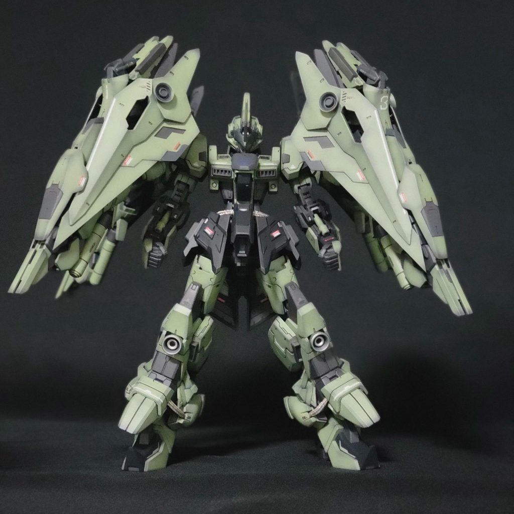 正面なるべく元のトーリス・リッターを崩さないようにミキシングしましたが、足元はどっしりさせたかったので、少し盛っています。