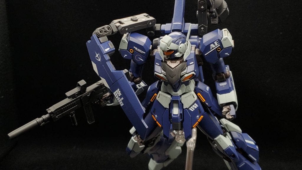 シールドはアームを伸ばして展開できます