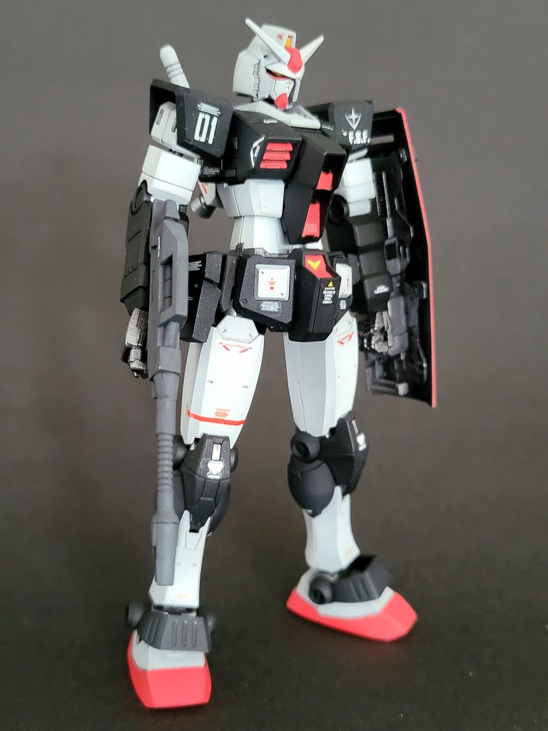 前腕全部と上腕の一部を、旧キットからそのまま移植。手首には、四角バーニアパーツでカバーを作成。