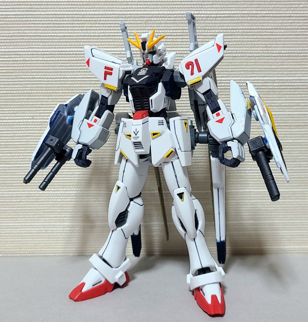 正面からのショット。HGのF91をベースにダークブルーで塗装。クリアを二回吹きました。