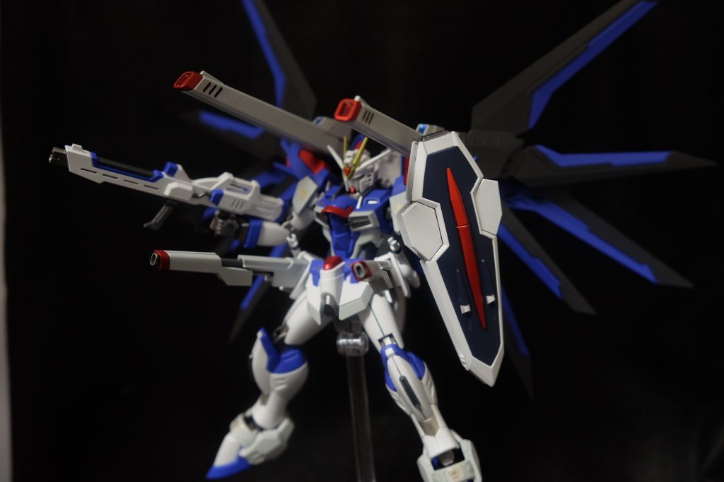 加工箇所はパーティングライン消しとカメラアイと脚部の一部にゴールドフィニッシュとチタンフィニッシュ張ってます。あとはアグニの可動ギミックがバチバチに干渉するのでクリアランス確保等ですかね。それは後ほど