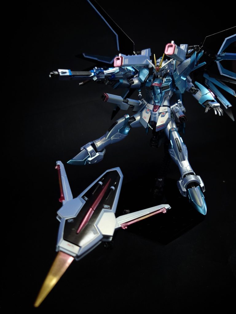 MA-FZ51 ヴェルシーナ ビームサーベル腰部にマウントされたビームサーベル。フリーダムやジャスティスのラケルタと同じく柄尻に連結機構を有する。MMI-M2020 ヴァイパー3 レールガン両腰に装備されたレール砲。使用時に二つ折りになった砲身が展開し、銃身が伸長する。