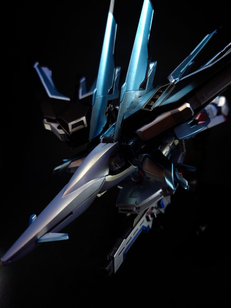 武装・必殺攻撃 MMI-GAU30 31mm近接防御機関砲 シュラークファング BlocK7頭部に搭載された近接防御火器。MA-M72A3 高エネルギービームライフルイモータルジャスティスと共通のビームライフル。MA形態時にはシールドにマウントされる。