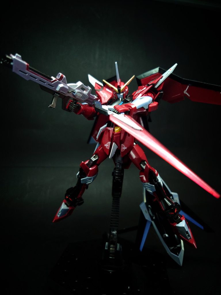 作中でアスラン本人は搭乗せず、「コンパス」隊員となったシンが搭乗する。ファウンデーションとユーラシア連邦国境付近でのブルーコスモスゲリラの鎮圧・捕縛任務に就くが、シュラ率いるブラックナイツの策略で洗脳されたキラが、ユーラシア側との協定を破ってユーラシア領内に侵入したことで殲滅対象とみなされ、ブラックナイトスコード ルドラたちによる猛攻を受け破壊される。