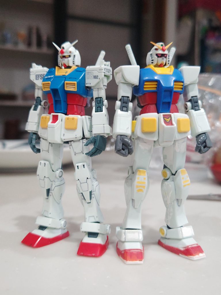 昭和のガンダム、令和のガンダムってとこでしょおか。正直、近年のガンダムは、モールドが多かったり、ゴチャゴチャしてて、好きになれないと感じていたんだけど、全然そんなことなくて、素直にカッコイイです。ギミックだったり、パーツ分けだったり、HGとは思えないクオリティ。RGに近いんじゃないかなって。ザクの方も作画崩壊の口伸びが、こんなにカッコよくなるなんて思いもしませんでした。この２体、めっちゃ満足しています。完全に完成ではないんですけどね（笑）追記