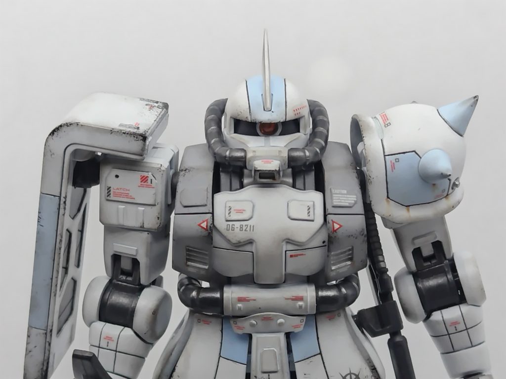 正面から。モノアイは毎度の如くHアイズに換装。