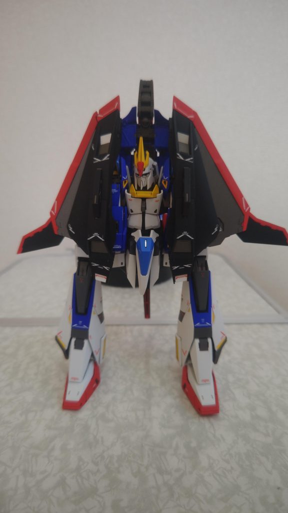 ゼータお約束の変形途中ちゃんと自立するのは偉い