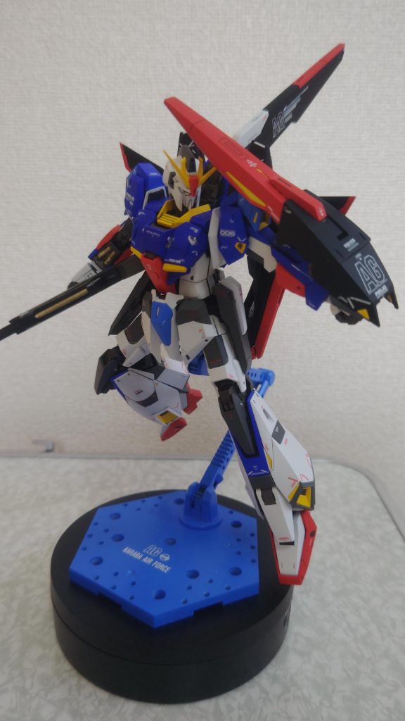 ホワイト、グレーの塗り分けしましたが、ちょっと濃いし、少しやり過ぎましたスジ彫りディテールも増やしてますがあまり分からない;;