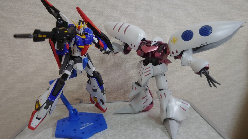 そういえばキュベレイも昔作ってたので並べましたホコリ被ってるけど、パール、メタリックが良い感じ