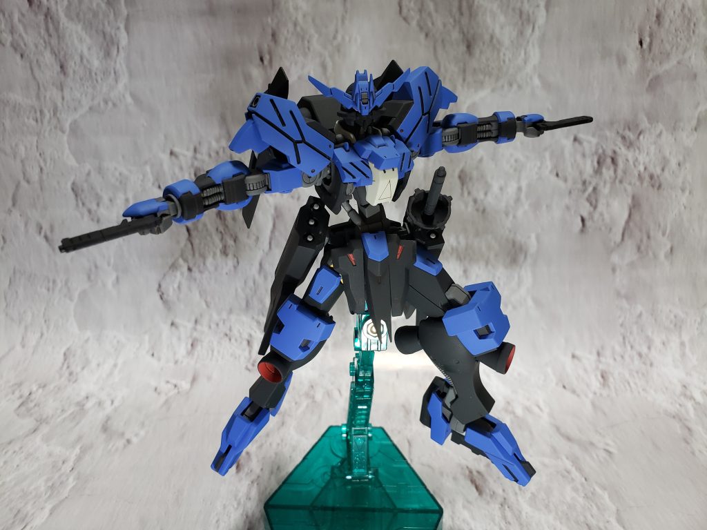 こちらは完成当時に撮った写真です。このポーズを忘れてました。(;'∀') 