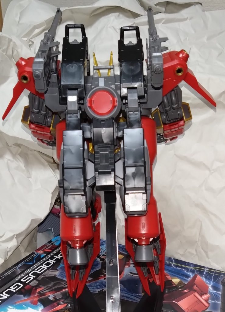 ティフォエウスガンダム・キメラコアとなる『ティフォエウスガンダム』に大型サポートMA『クタン双竜型』が合体した姿。設定では、HGでありながらMGレベルにまで機体出力も上がるそう…。初めてアニメで登場した瞬間、その場が静まり返ったのは言うまでもありません。圧倒的な力を前に、主人公の『ホウジョウ・リオ』は苦戦を強いられていました。 前に投稿した『ティフォエウスガンダム』の時、パイロットは自分が考えたオリジナルキャラにしましたが、今回は『ビルドメタバース』の『マスカリージャ(ウルツキ・マリア)』の搭乗機としてご覧下さい。