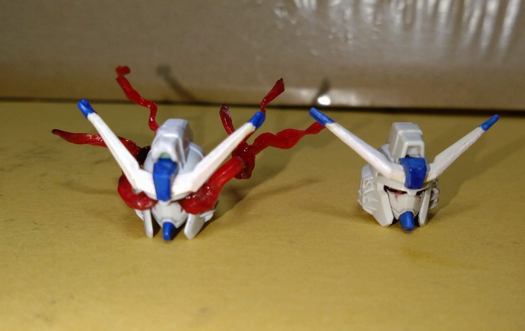 あと、製作中にて2つ用意しました。一つは皆知っている頭部(右のモノ)。左の頭部はHGCEデスティニーの頭部から製作したモノになります。目のエフェクトはプラ板をライターで溶かし、伸ばしては接着剤でくっ付けたりと大変でしたが、納得いく形にようやくなれました。