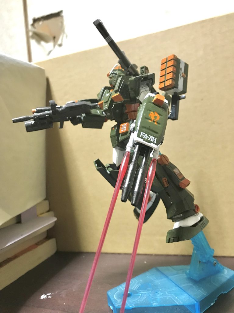 設定ではフルアーマーガンダムには近接武器はないみたいなのでつけてみました。御覧いただきありがとうございました。やはり旧キットは難しいですね｡