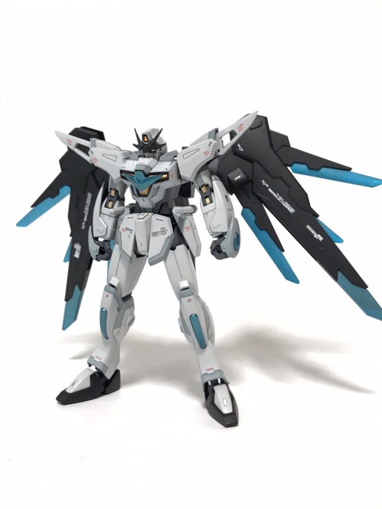 まずは素立ちから。製作にあたってのコンセプトは『SEED映画におけるシンの搭乗機』でした。結局完成前に映画も公開されてしまったので今ではなんのことやらですが、一応そういうコンセプトでした。(ちなみにまだ映画見に行けてません…つらい…)いつものとおりミキシングを主体にしており、本体にはデスティニー、ダガーL、イージスナイト、スクランブル、AGE3などを使用しています。