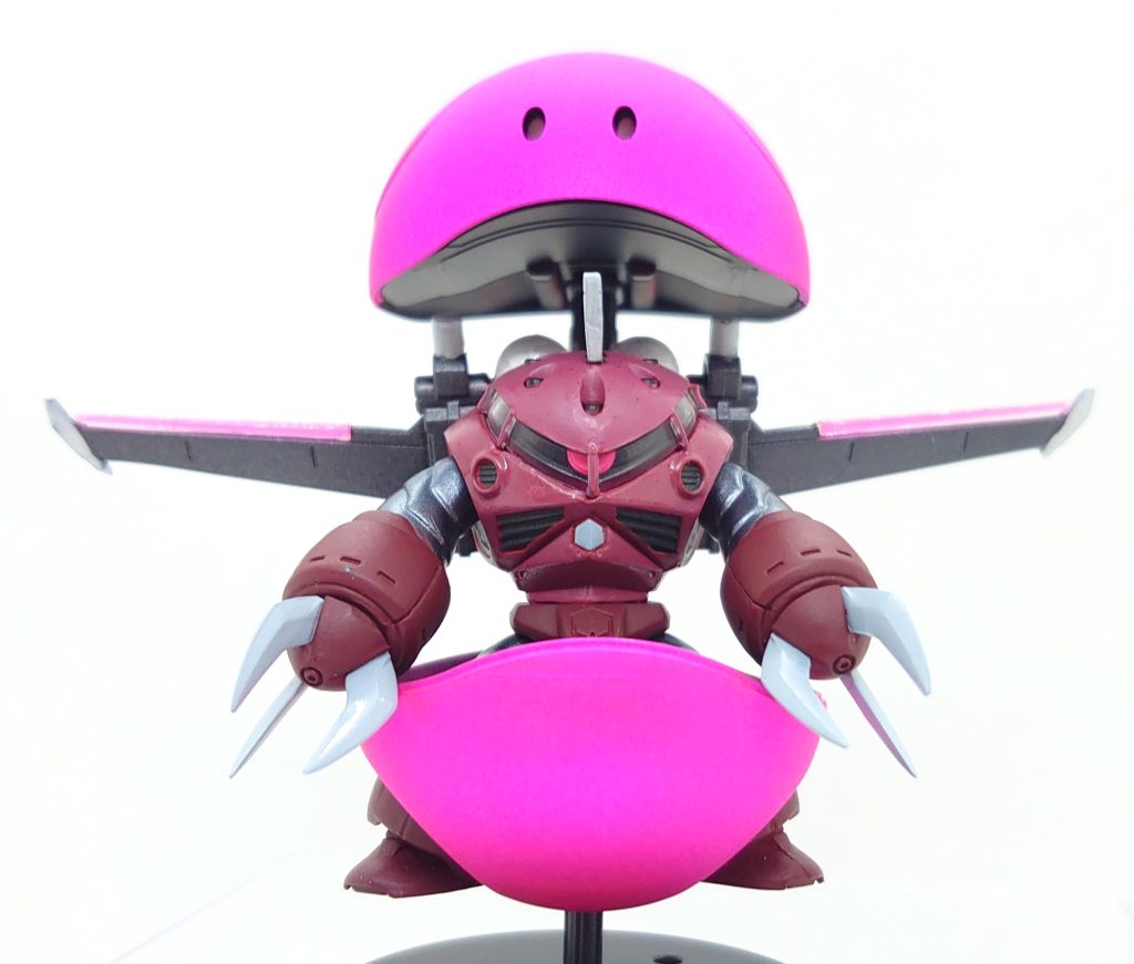 脚は飛び出していますwハロプラの中にコンバージを納めるのは無理がありました。だからといって脚を切断するわけにはいきません。どこぞのサイコなんとかではないので…