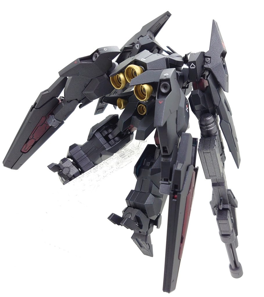 バックパックはソーンの下半身をベースに製作しています。フェーズドアレイキャノンの接続には少し悩みました。