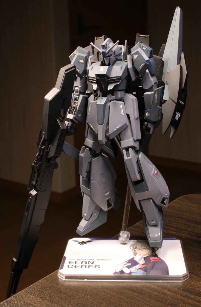 ハイパーメガランチャーのポーズをとりたかったんですが、大きすぎてうまくいきませんでした・・↑　ギリギリ片手で持ってる図