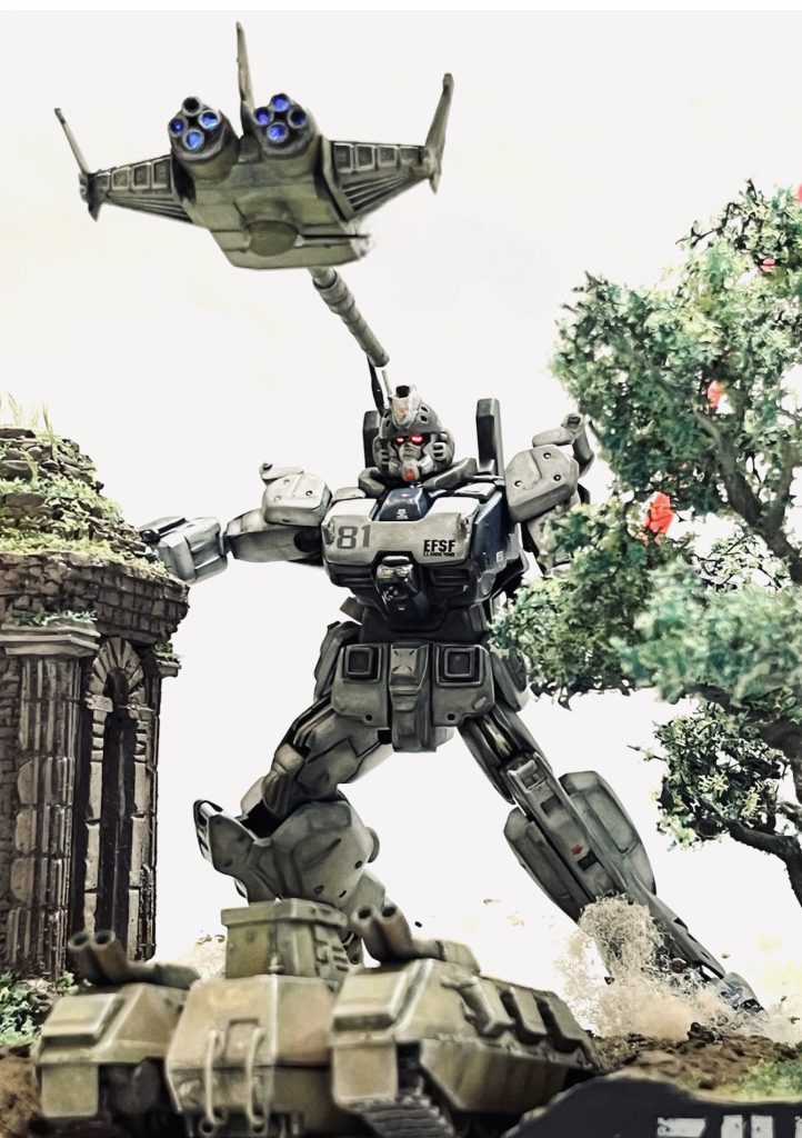 ゼロ距離射撃を仕掛けるボーン・アブストのマゼラトップ。そういえばハモンさんも同じ事を…。