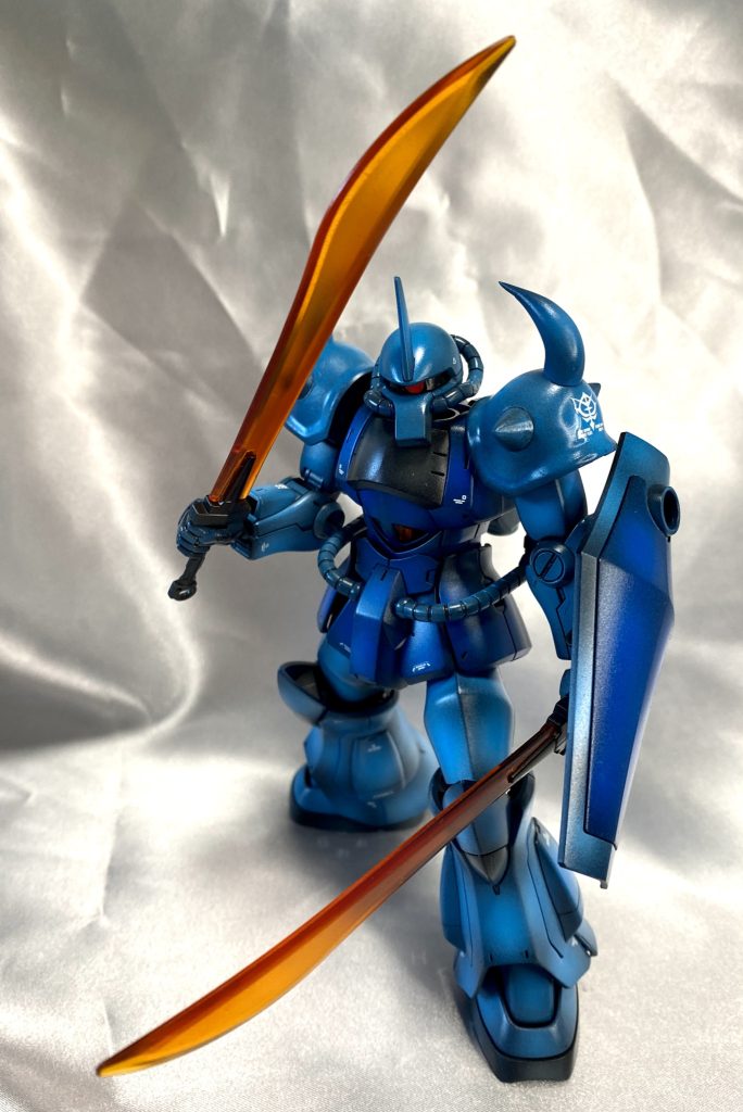 無改造です。塗装は黒立ち上げでグラデーション。クリアブルーを吹いて色味を調整しています。ヒート剣はクリアオレンジを吹いてます。