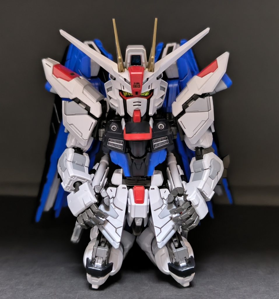 正座も出来ます。もうその内土下座できるガンプラが出てくるんじゃないか。