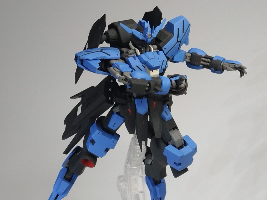 抜刀ポーズの別角度。