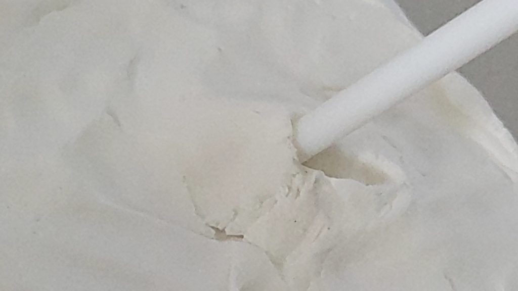 ダインスレイブが刺さっているところ地面が盛り上がった表現