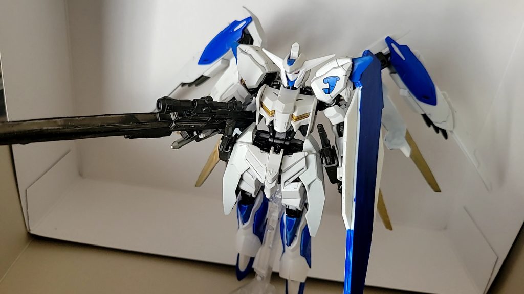 シールドもプラバンで自作ソードはサイドスカートにマウント