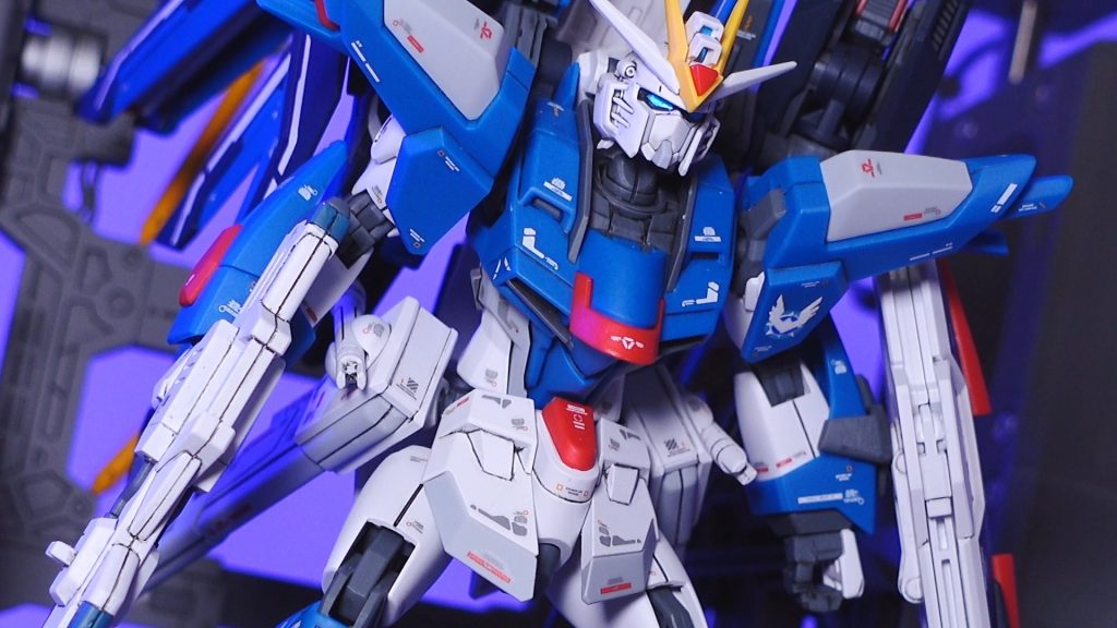 HGライジングフリーダムガンダムを動くジオラマでクレーン組立て–4枚目/制作者：and CRAFT 3D