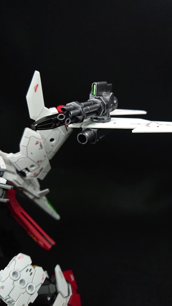 部分塗装にタミヤのエナメル塗料・フラットブラック・フラットイエロー・フラットレッドセンサー部分にはMr.メタリックカラーGX・メタルイエローグリーン