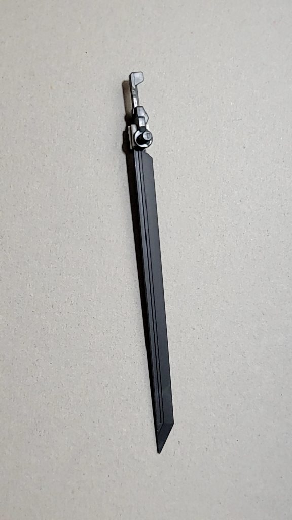 メイレスレイキの剣の刀身とGNソードⅡのグリップを組み合わせました高速で移動するヅダカラスつとヒートホークは攻撃範囲が狭く当てずらいと思ったので、大きめの実体験を作った感じです