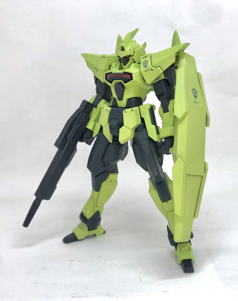 主な改造部分は頭部、シールド、背部の装備類です。AGEデカールが余りまくっていたので、離反前ということで連邦軍デカールを貼ってます。