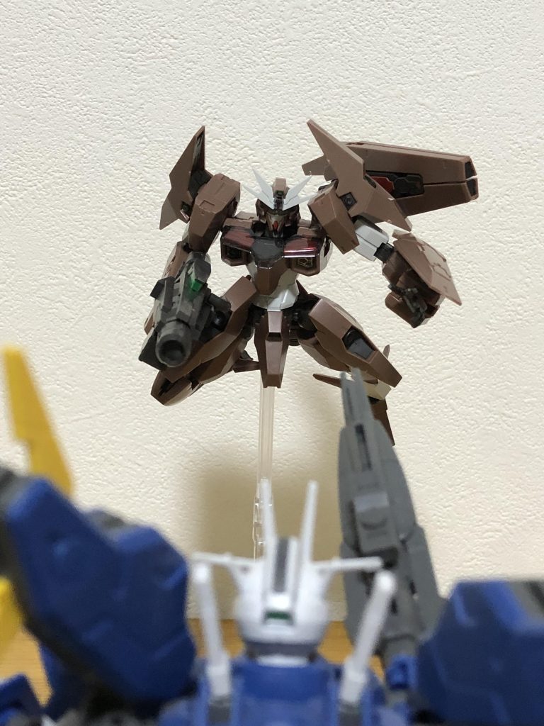 エアリアルと対決。ウルがビームサーベル同士だったのでこちらは銃の撃ち合いにしたかったのですが、構図で迷った結果こんな感じになりました。