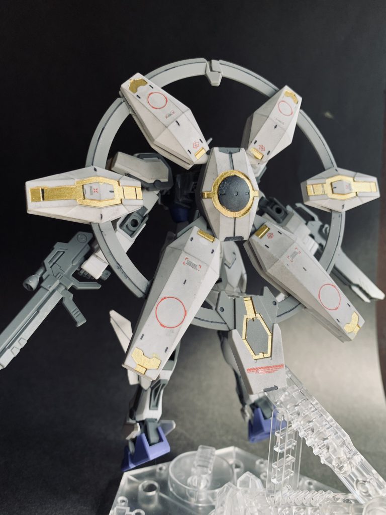 ジョイント使って手軽にと思ったら接続位置が気になったので削ってからパテで形取って接着しています。おかげでエントリーグレードなのに妙に時間がかかりました。