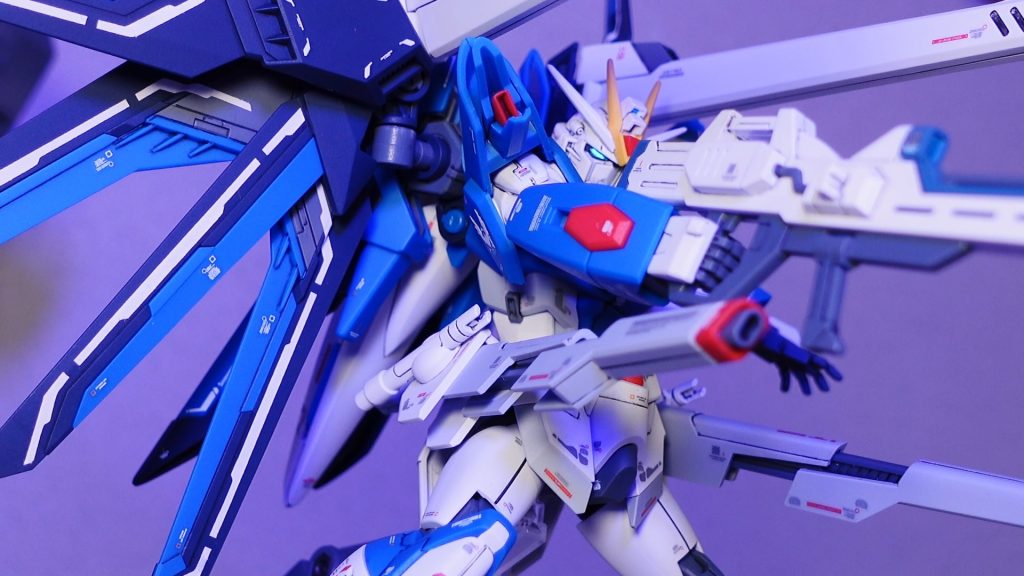 HGライジングフリーダムガンダムを動くジオラマでクレーン組立て–5枚目/制作者：and CRAFT 3D