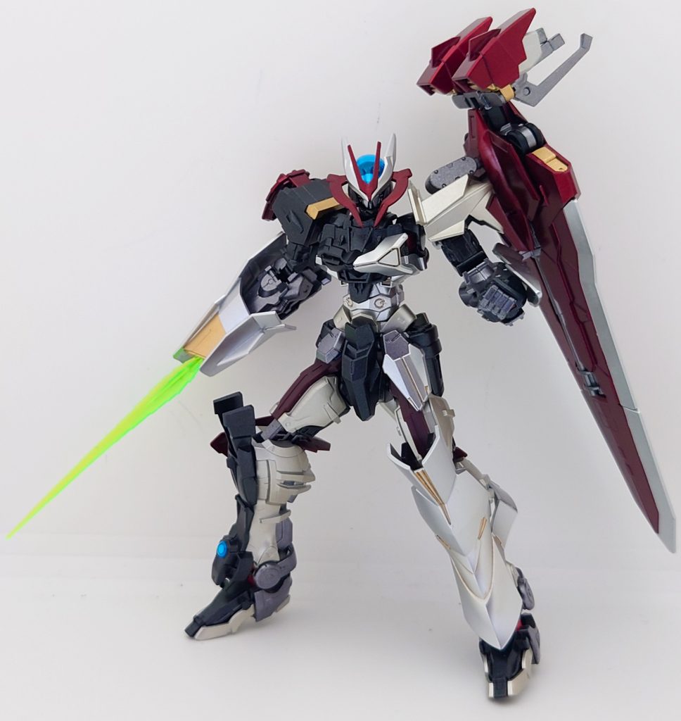 軽装状態右腕からビームサーベル装着できます。