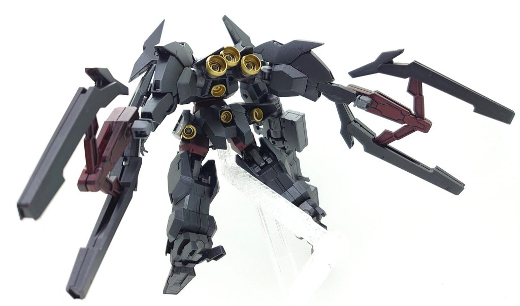 展開状態背部です。スラスターがまとまって見える事がお気に入りです。集合体恐怖症の方には申し訳ございません(-_-;)