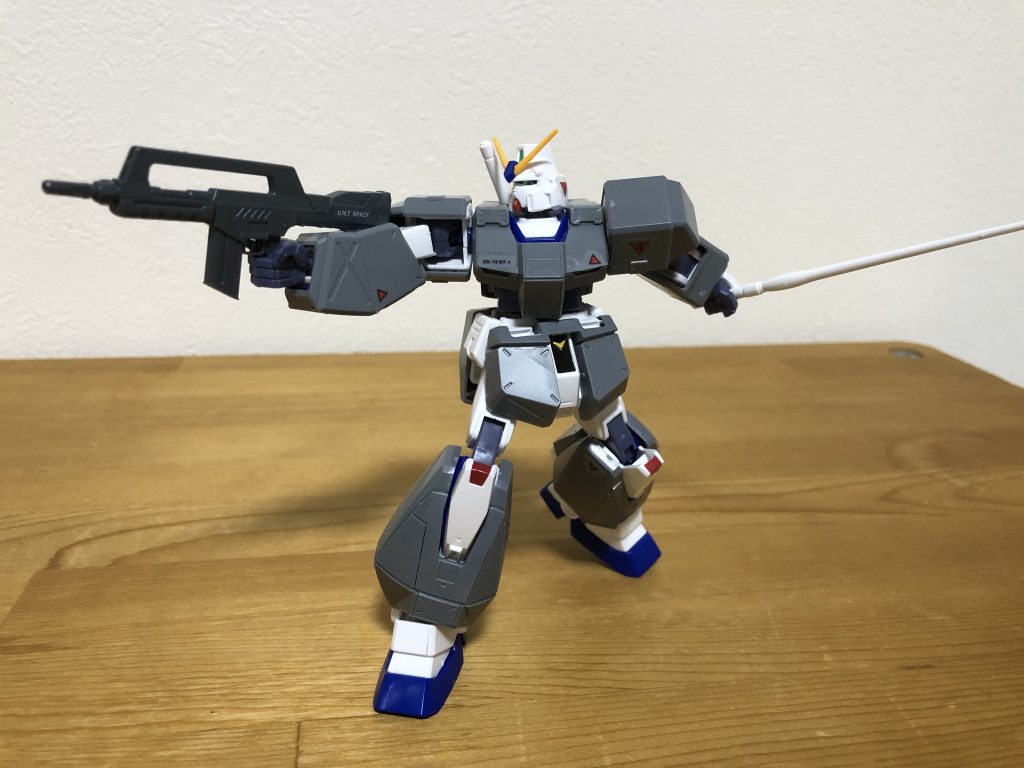 可動範囲とか今の感覚だと厳しいところもありますが、それでもできる限りの範囲でかっこいいポーズをとらせてみる。