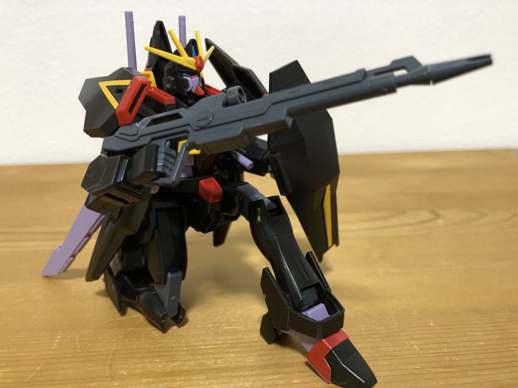 膝立ち射撃ポーズは意外と様になってます。