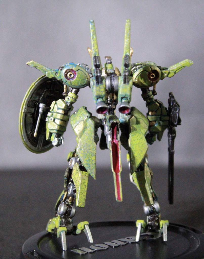 発色のイメージが全くできなかったので、右半身と左半身で下地を変えてみました。全く自己満足の世界ですが‥‥