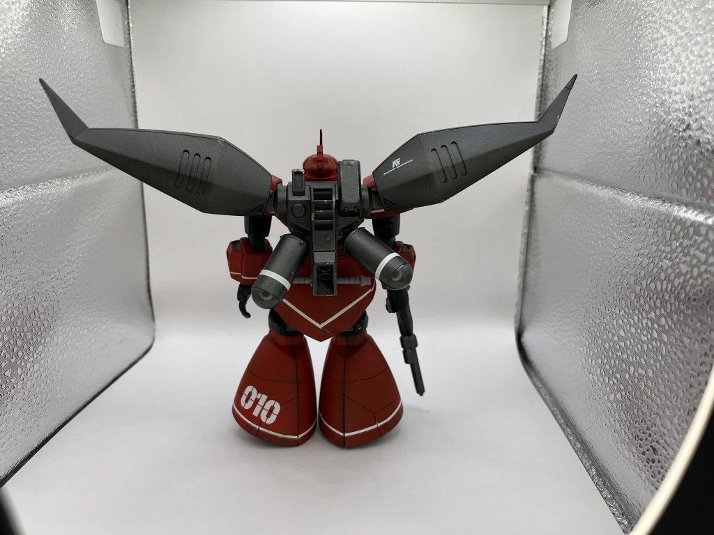 バックパックにはちゃっかりアナハイム。アナハイムはやりやがったって事だ