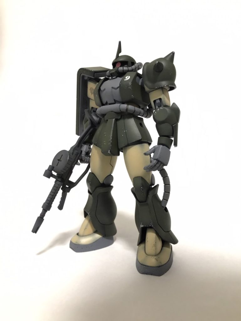 素立ち。普段あんまりジオンのMSは作らないのですが、これを機にジオン系作っていきたいなと思うくらい良いキットです、ほんとに。