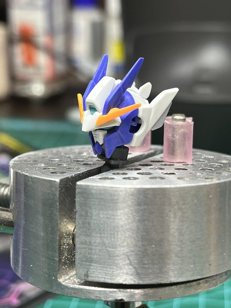 頭部横よ少しデテアップにアンテナはシャープ化