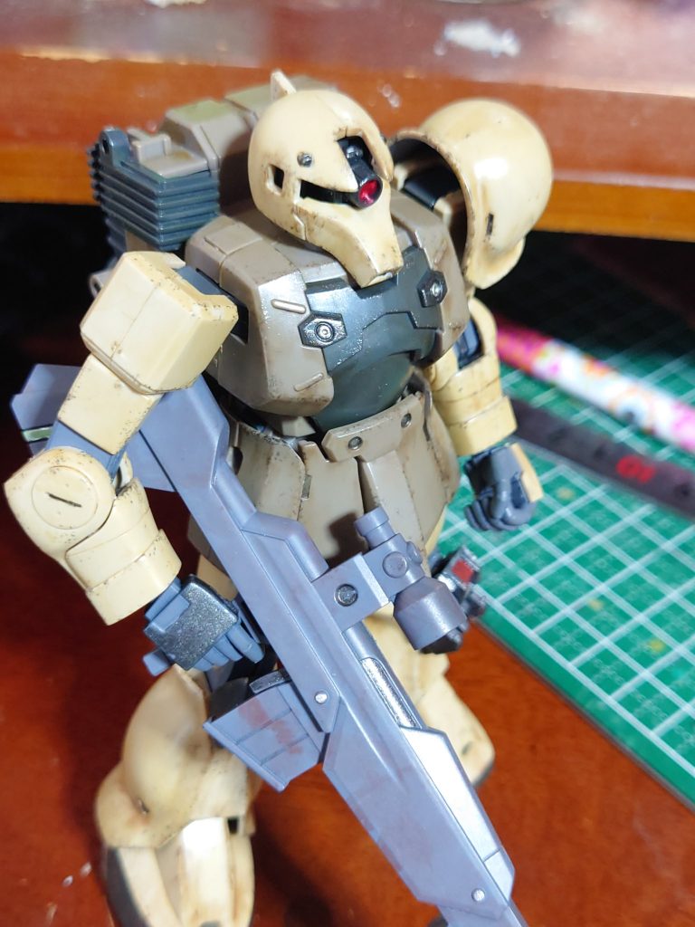 スポンジポンポンでチッピングをしてリアルタッチマーカーを神のペンでぼかした状態です