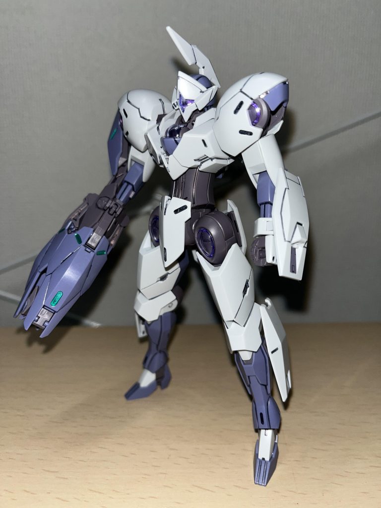 ストレートに組んで墨入れ。ビームブレイザーは穴をメタグリーンで塗ってセンサーっぽく。