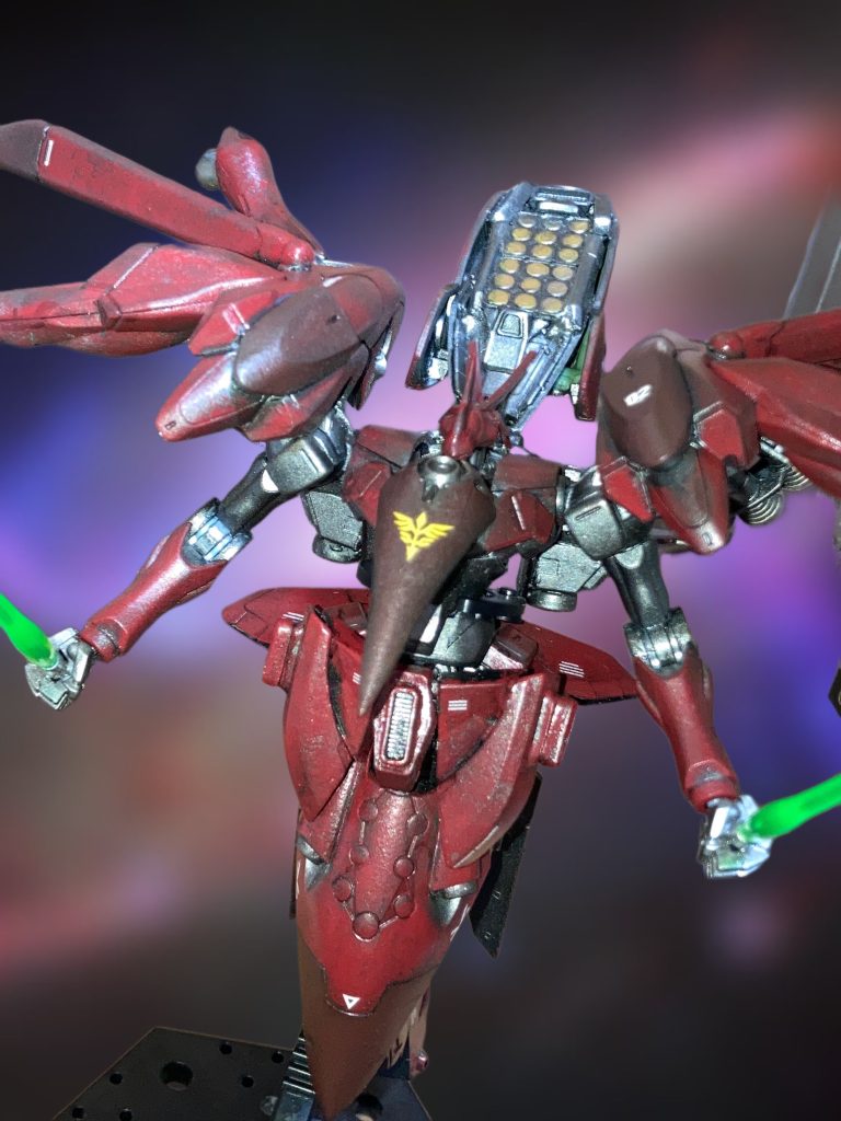 二刀流すしざんまいポーズが似合いますね。手も三本指クローを考えましたが、バランスを考えてファラクトのをそのまま使いました。