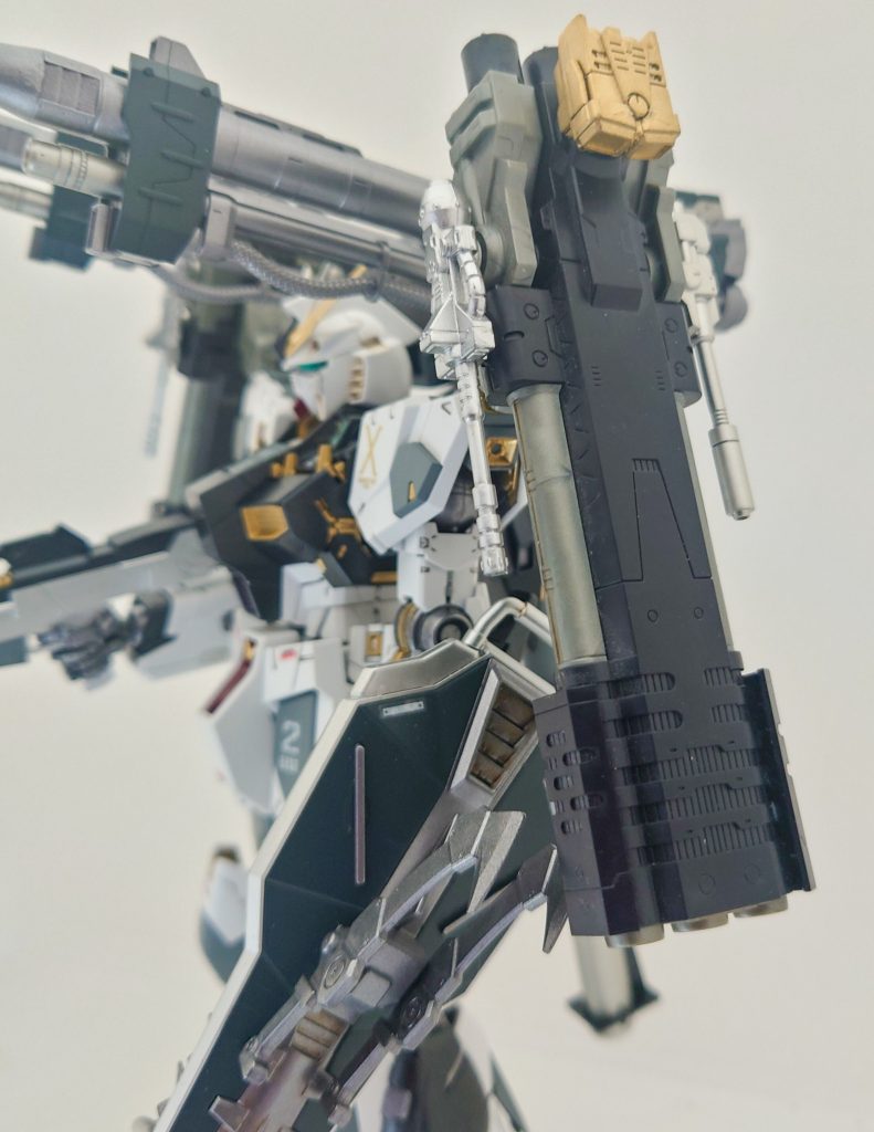 武器その4 3連装リニアキャノン両肩に装備しております。