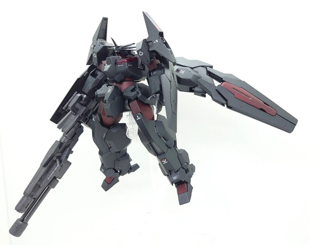 フェーズドアレイキャノンを閉じれば、ウイング状のシルエットも表現できます。