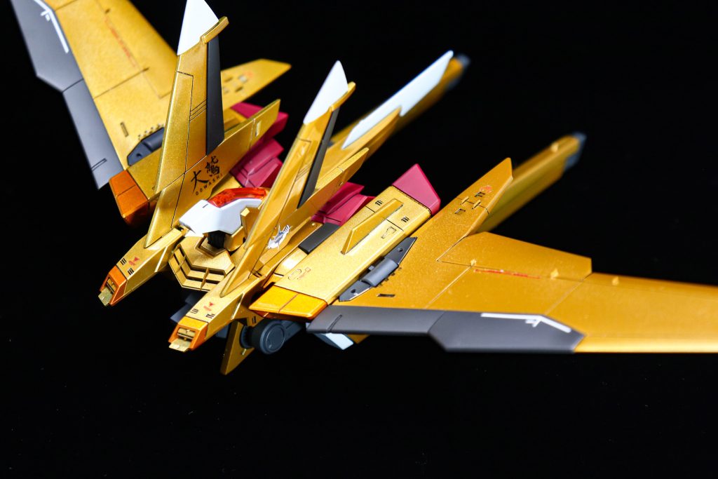 大鷲の機種部分がやたらとでかく気に入らなかったのでエールストライカーを使い大鷲とミキシングしてます機種部分にあたるディテールは入れたかったので以前作ったビルドスストライクEGから余ったパーツを使いました。